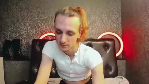 Snapshot of anjella_botton chatting on 06.25.26 Angel online show from 06.25.26