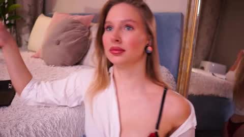 Snapshot of ann__levine chatting on 09.11.25 Ann online show from 09.11.25