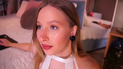 Snapshot of ann__levine chatting on 09.28.25 Ann online show from 09.28.25