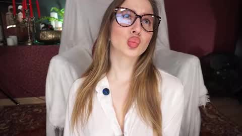 Snapshot of ann__levine chatting on 10.17.25 Ann online show from 10.17.25