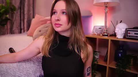 Snapshot of ann__levine chatting on 11.04.25 Ann online show from 11.04.25