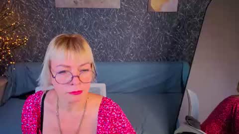 Snapshot of ann_annise chatting on 06.25.26 ann_annise online show from 06.25.26