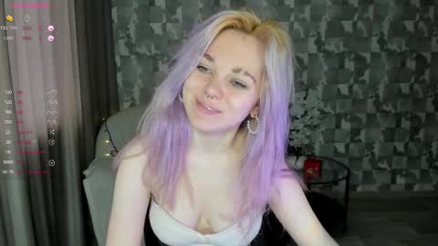 Snapshot of anna_aaaa chatting on 12.19.25 Anna online show from 12.19.25