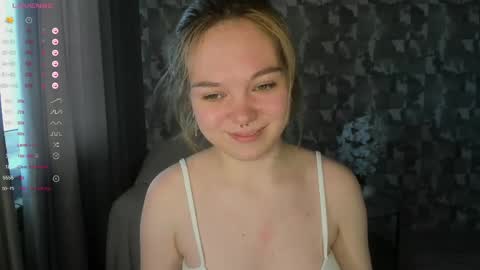 Snapshot of anna_aaaa chatting on 05.18.26 Anna online show from 05.18.26