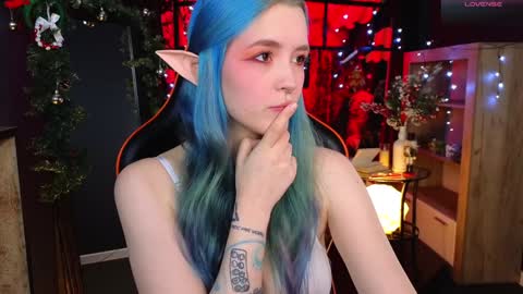 Snapshot of anna_bloom_ chatting on 12.17.24 Violett online show from 12.17.24