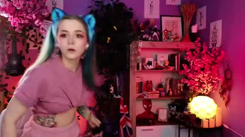 Snapshot of anna_bloom_ chatting on 03.04.25 Violett online show from 03.04.25