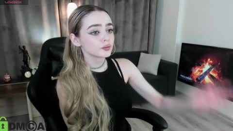 Snapshot of anna_nickol chatting on 12.11.24 Anna online show from 12.11.24