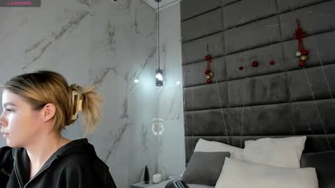 Snapshot of anna_robinson chatting on 01.07.25 Anna online show from 01.07.25