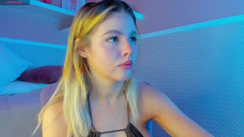 Snapshot of anna_robinson chatting on 02.07.25 Anna online show from 02.07.25