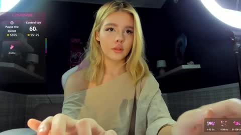 Snapshot of anna_robinson chatting on 09.14.25 Anna online show from 09.14.25