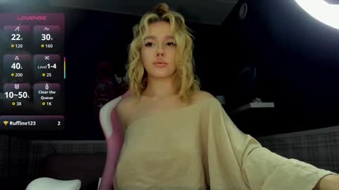 Snapshot of anna_robinson chatting on 09.25.25 Anna online show from 09.25.25