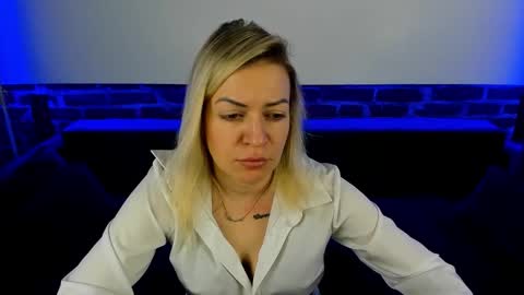 anna_snow9 online show from 10.23.25