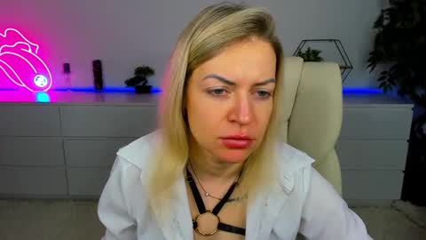 anna_snow9 online show from 11.05.25