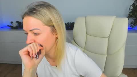 anna_snow9 online show from 12.15.25