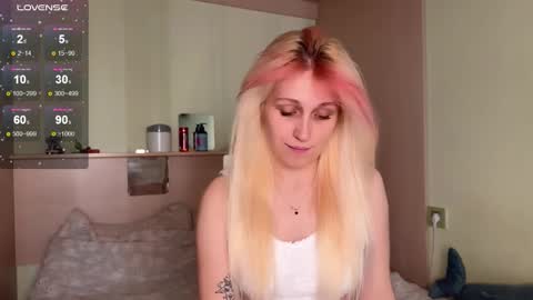 Snapshot of annabel_myr chatting on 09.09.25 Annabel online show from 09.09.25