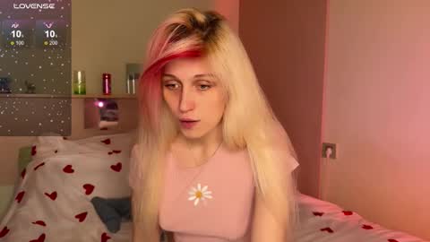 Snapshot of annabel_myr chatting on 09.18.25 Annabel online show from 09.18.25