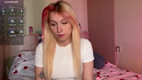 Snapshot of annabel_myr chatting on 09.25.25 Annabel online show from 09.25.25