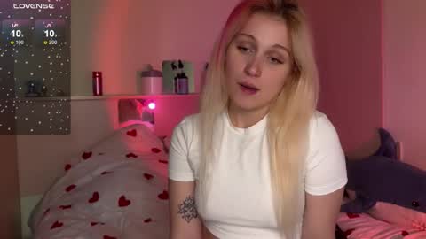 Snapshot of annabel_myr chatting on 10.03.25 Annabel online show from 10.03.25