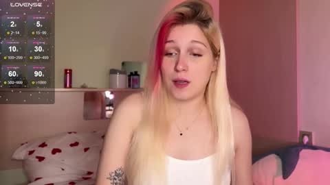 Snapshot of annabel_myr chatting on 10.13.25 Annabel online show from 10.13.25