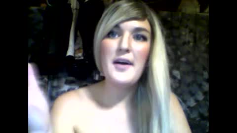 Snapshot of annabelle7777 chatting on 01.07.25 Anna online show from 01.07.25