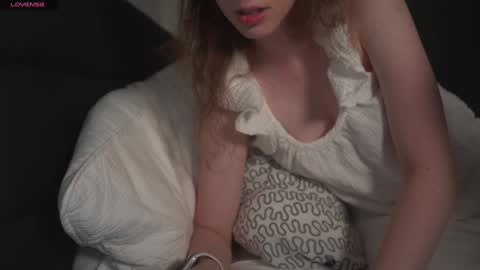 Snapshot of annabisoux chatting on 09.23.25 Anna online show from 09.23.25