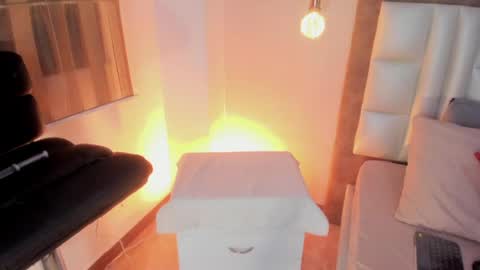 AnnaBrooks online show from 04.21.26