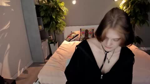 Snapshot of annacandie chatting on 09.27.25 Anna online show from 09.27.25