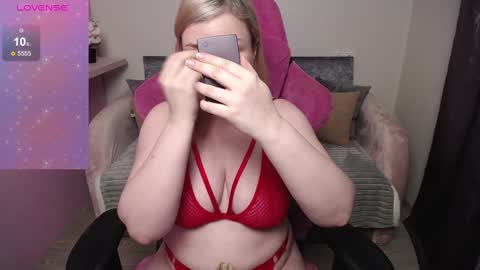 Snapshot of annacherri chatting on 01.21.25 AnnaCherri online show from 01.21.25