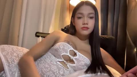 Snapshot of annalolaxoxo chatting on 01.10.26 AshyElliston online show from 01.10.26