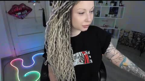 Snapshot of annanebula chatting on 04.09.26 Anna online show from 04.09.26