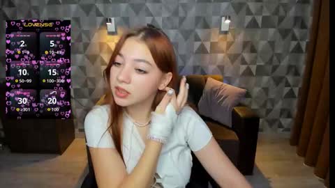 Snapshot of annastills chatting on 10.14.25 Anna online show from 10.14.25