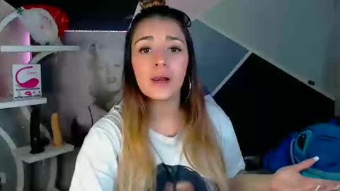 Snapshot of anne_lennon_ chatting on 12.14.24 Anne online show from 12.14.24