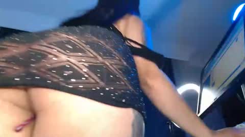 Snapshot of anne_lennon_ chatting on 09.10.25 Anne online show from 09.10.25