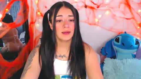 Snapshot of anne_lennon_ chatting on 10.31.25 Anne online show from 10.31.25