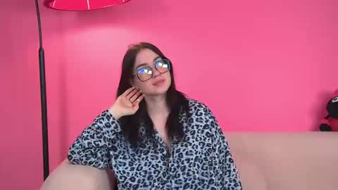 Snapshot of anneavery chatting on 10.18.25 Anne online show from 10.18.25