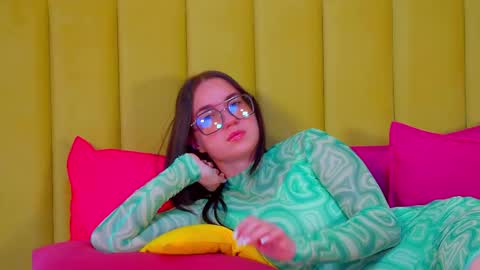 Snapshot of anneavery chatting on 10.22.25 Anne online show from 10.22.25