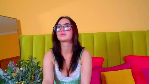 Snapshot of anneavery chatting on 12.03.25 Anne online show from 12.03.25