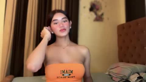 Snapshot of annedee_ chatting on 01.10.25 Kim online show from 01.10.25