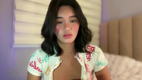 Snapshot of annedee_ chatting on 10.05.25 Kim online show from 10.05.25