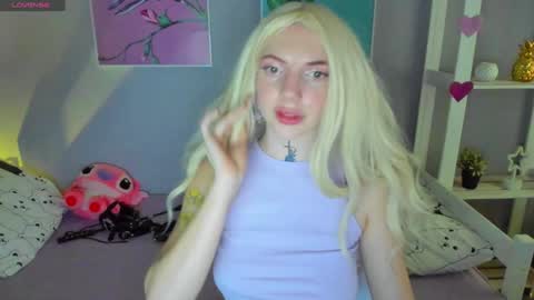 Snapshot of annetenet chatting on 12.14.24 Annet online show from 12.14.24