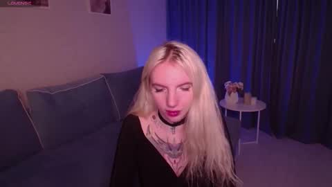 Snapshot of annetenet chatting on 09.20.25 Annet online show from 09.20.25