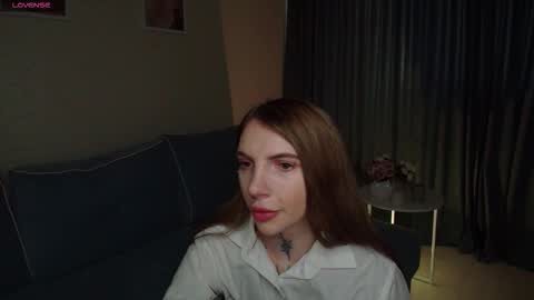 Snapshot of annetenet chatting on 12.23.25 Annet online show from 12.23.25