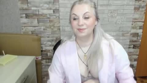 Snapshot of anngelynajoy chatting on 01.13.26 Anngel online show from 01.13.26