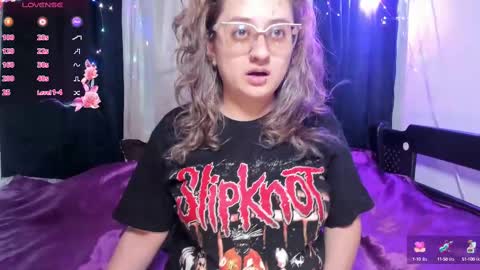 Snapshot of annie_bigboobs_ chatting on 03.11.25 Ana Bolena independent model online show from 03.11.25