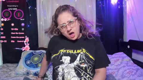 Snapshot of annie_bigboobs_ chatting on 03.12.25 Ana Bolena independent model online show from 03.12.25