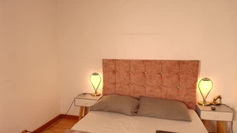 Annie Bonnie   online show from 03.24.26