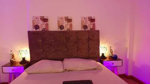 Annie Bonnie   online show from 03.31.26