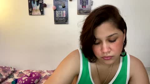 Snapshot of annie_catt_ chatting on 12.06.24 Annie online show from 12.06.24