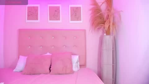 annie_dolce_ online show from 10.16.25