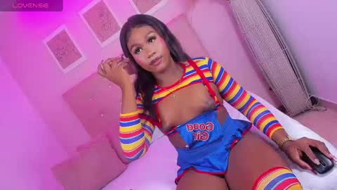 annie_dolce_ online show from 10.30.25